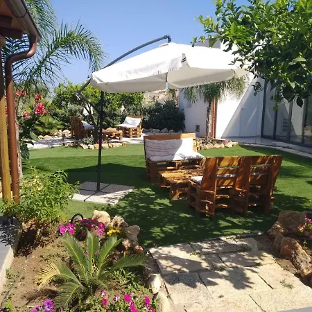 L'isola Del Sole Bed & Breakfast 3*